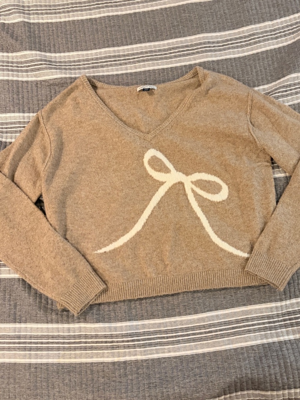 American Eagle Outfitters Woman’s Medium Tan V-Neck Sweater with Cream Bow